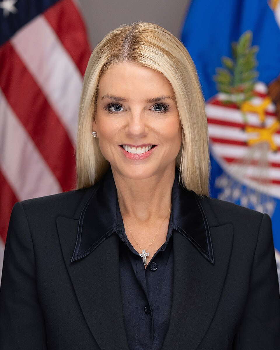 ¡Donald Trump Despide a Pam Bondi Como Fiscal General de USA!